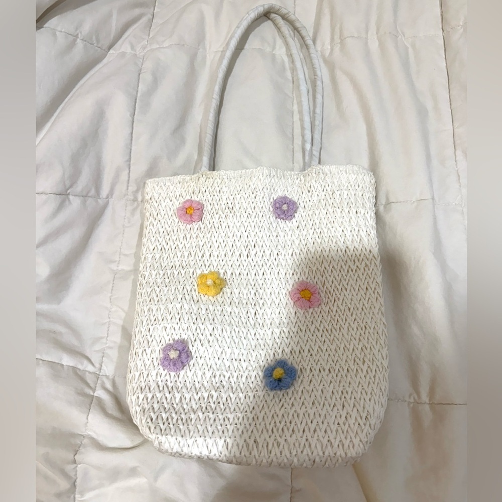 Charming Straw tote bag with Floral Accents Girls